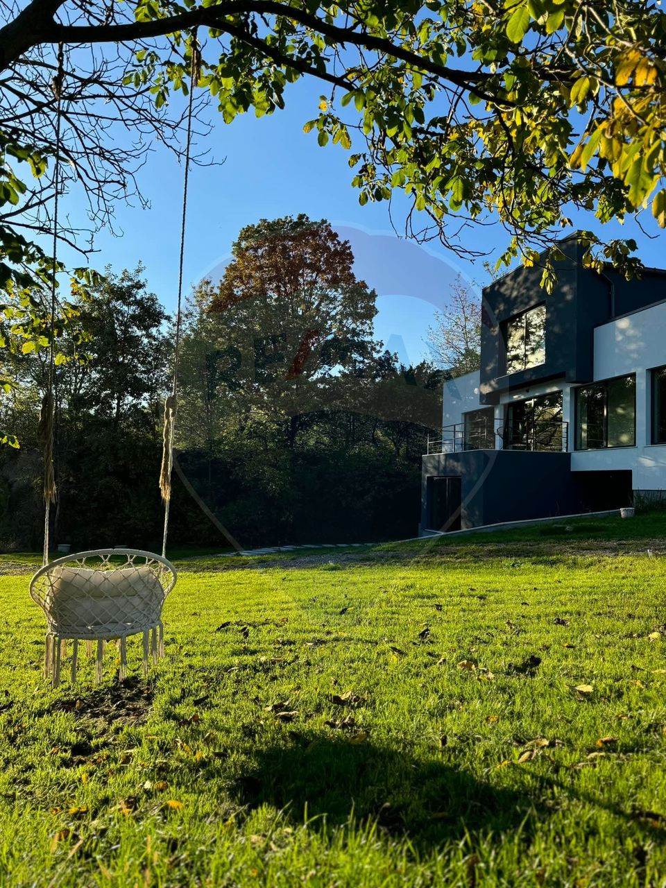 8 room House / Villa for sale