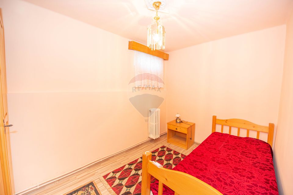 Apartament cu 4 camere 117 mp de vanzare, în curte 150 mp, Ploiesti