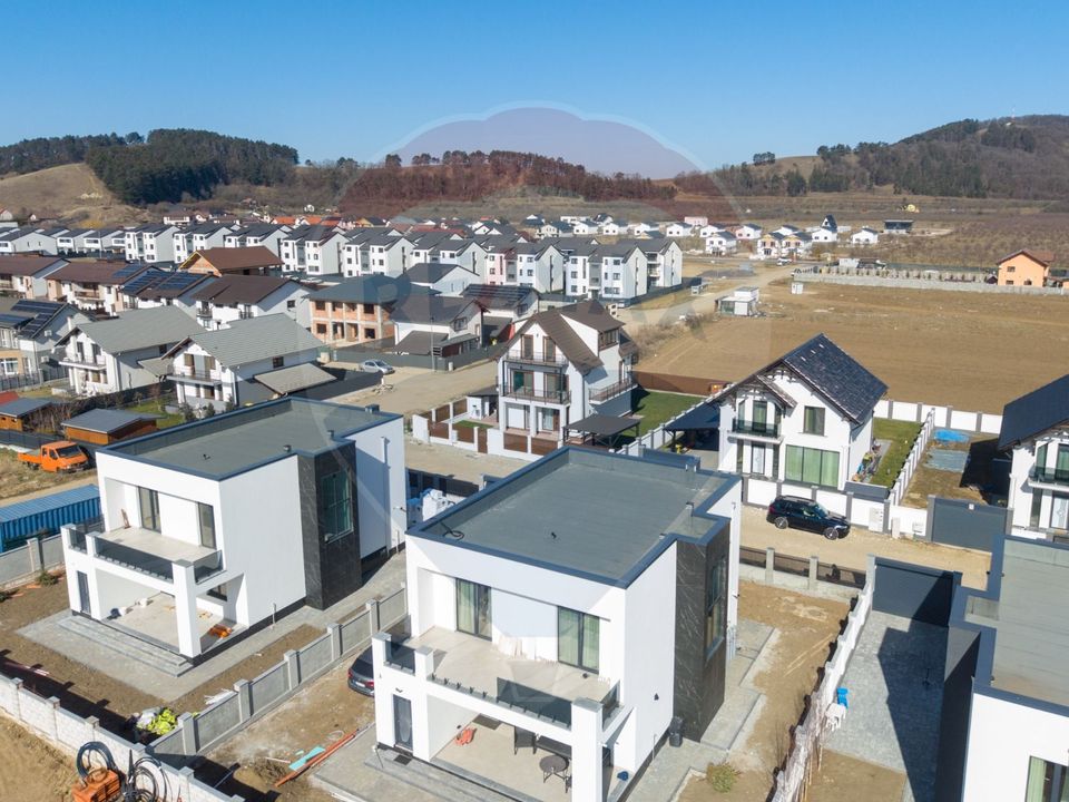 Proprietate speciala, cu destinatii multiple, Sanpetru/ Harman!