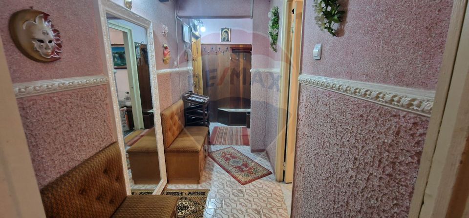 Apartament cu 3 camere în zona Ura, strada Republicii