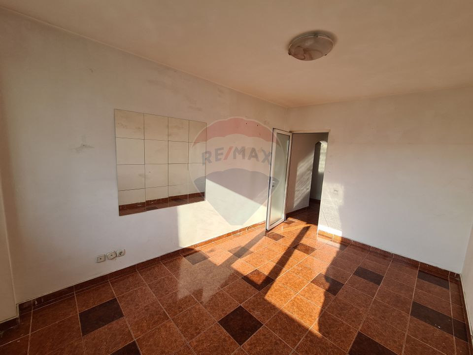 Apartament cu 3 camere de vânzare în zona Chibrit