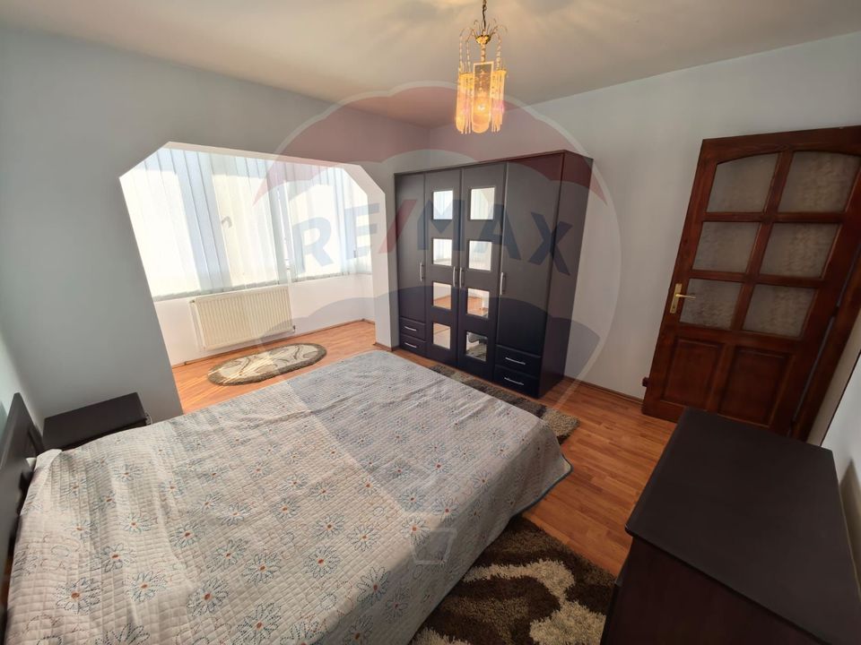 Prima închiriere - Apartament 3 camere + garaj în zona Central