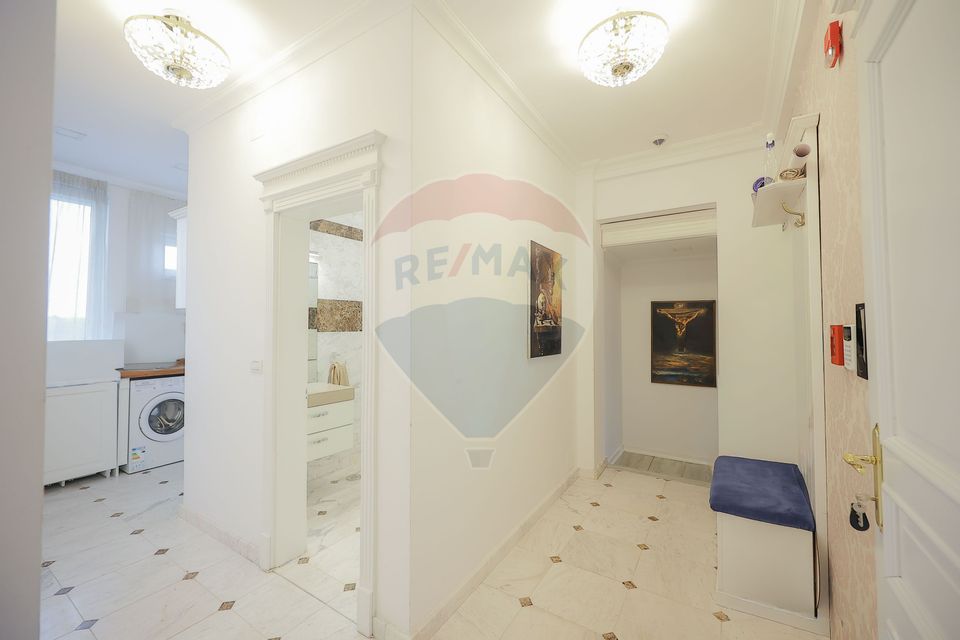 Clădire multifuncțională de vânzare – spațiu comercial + 2 apartamente