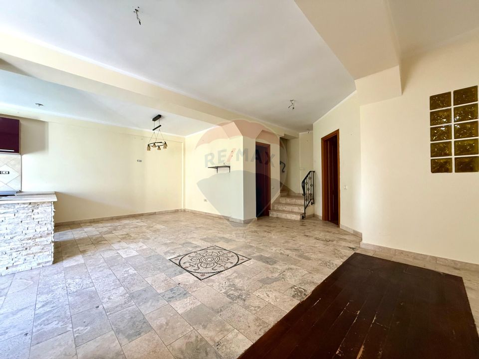 4 room House / Villa for sale