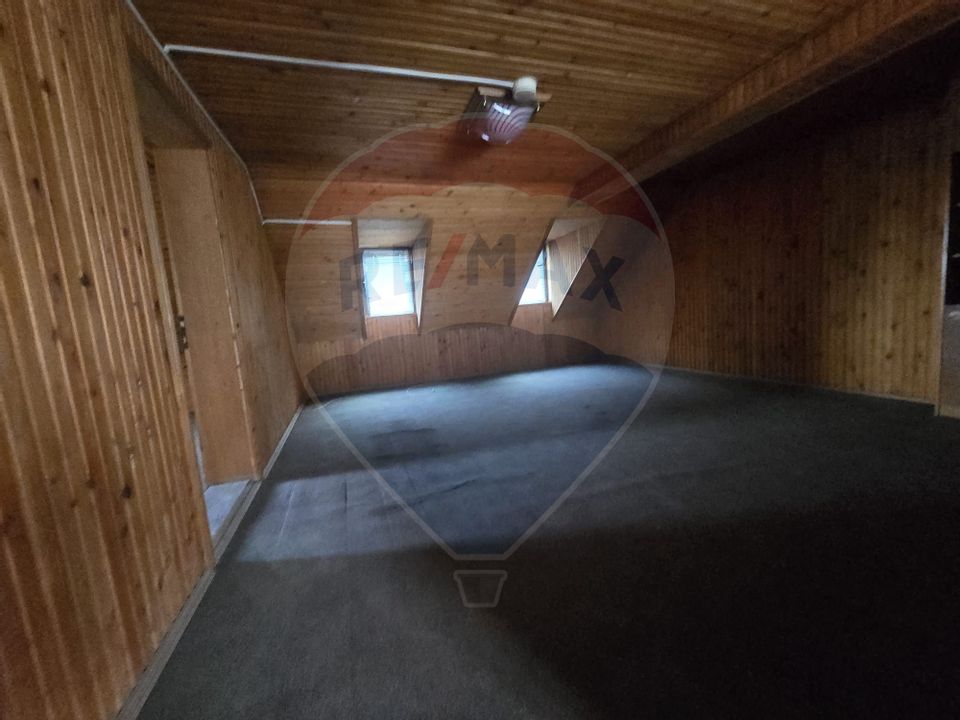 DE VANZARE Casă / Vilă cu 11 camere de vânzare în zona Parcul Carol