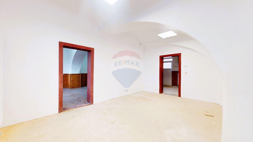 110sq.m Commercial Space for rent, Central area