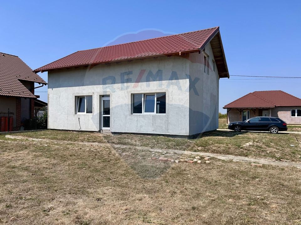 Casă  de vanzare la gri cu 4 camere,teren 552mp in Les