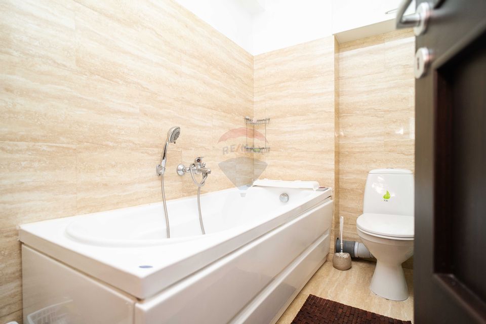 Apartament cu 3 camere de vânzare în zona Nicolina