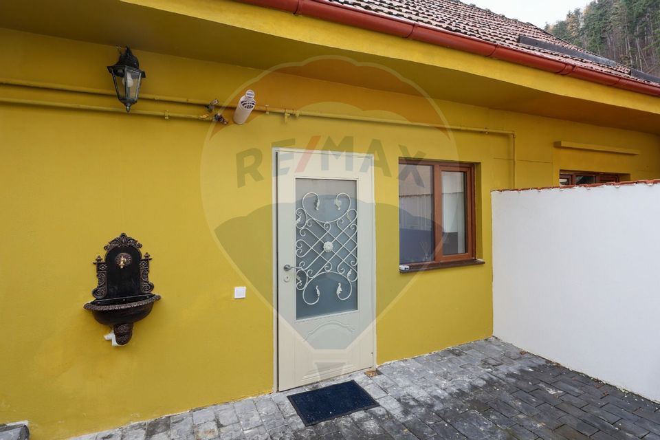 Casă cu 2 camere + curte 40 mp în zona Centrul Istoric