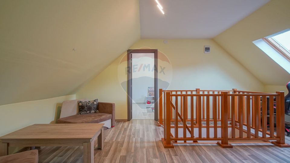 Casa individuala cu doua corpuri, teren 1000mp