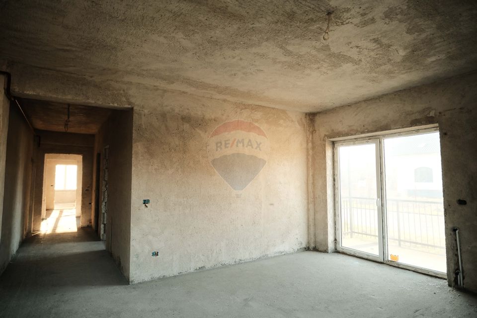 De vanzare bloc la gri format din 9 apartamente