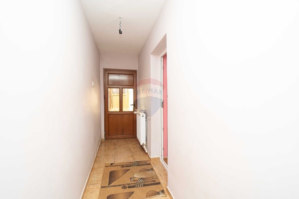 Casă de Vânzare, 3 Camere, 1577mp Teren la E58 - Lețcani, Iași