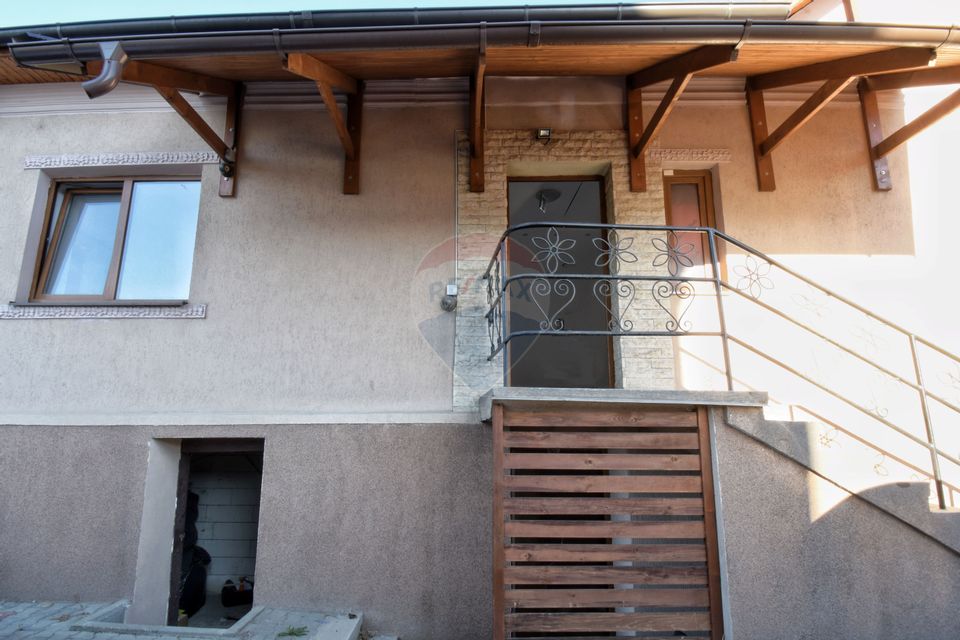 Casa cu 2 camere si 912 mp teren de inchiriat, zona Baciu