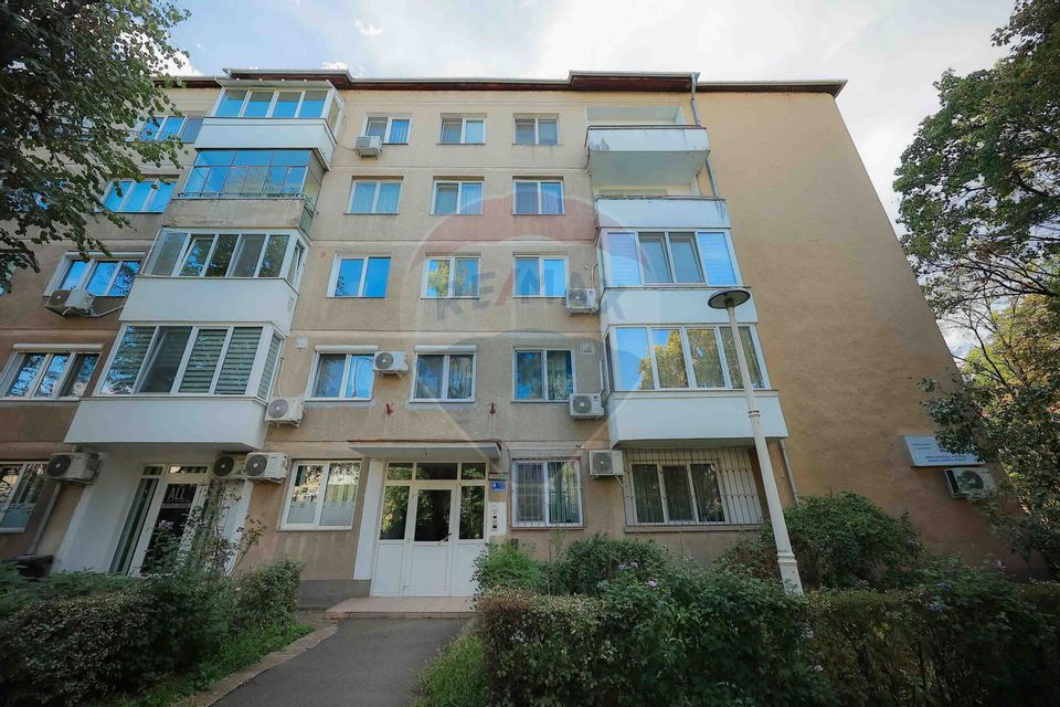De vânzare, apartament cu 3 camere, zona Rogerius
