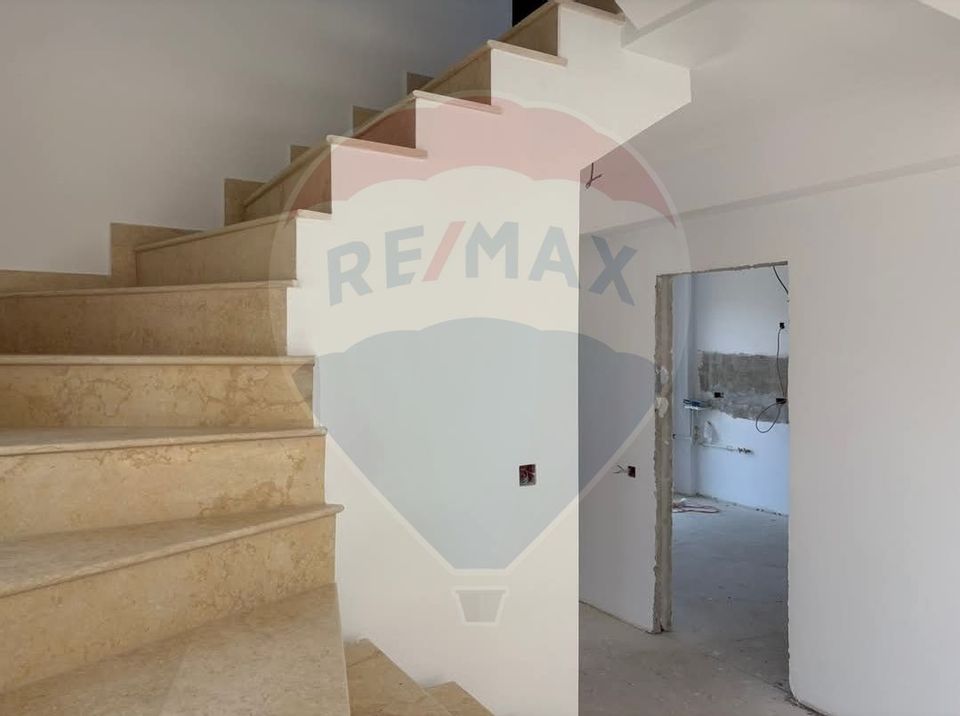 House for sale with 5 rooms and courtyard – Bragadiru