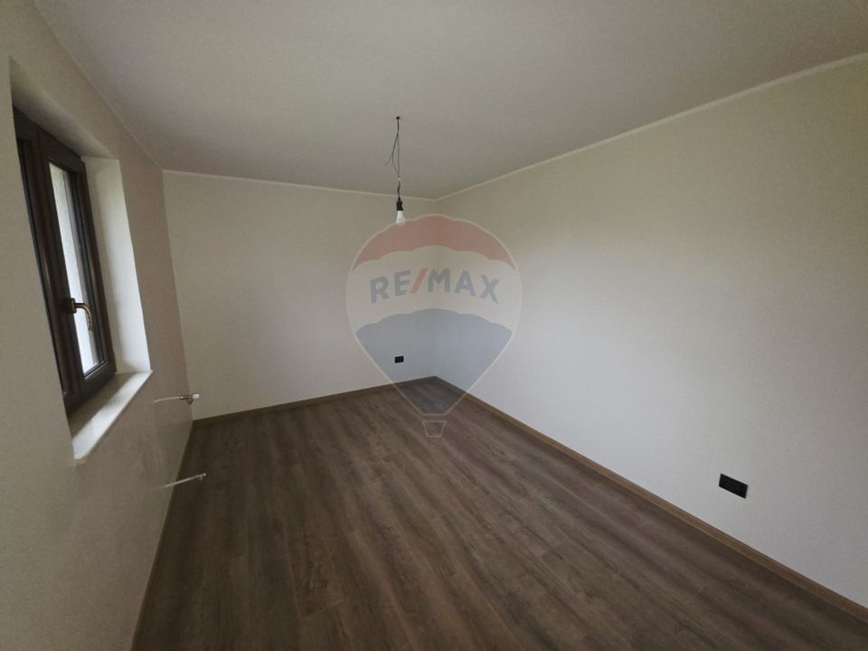 Casa  si  teren zona Balaurul