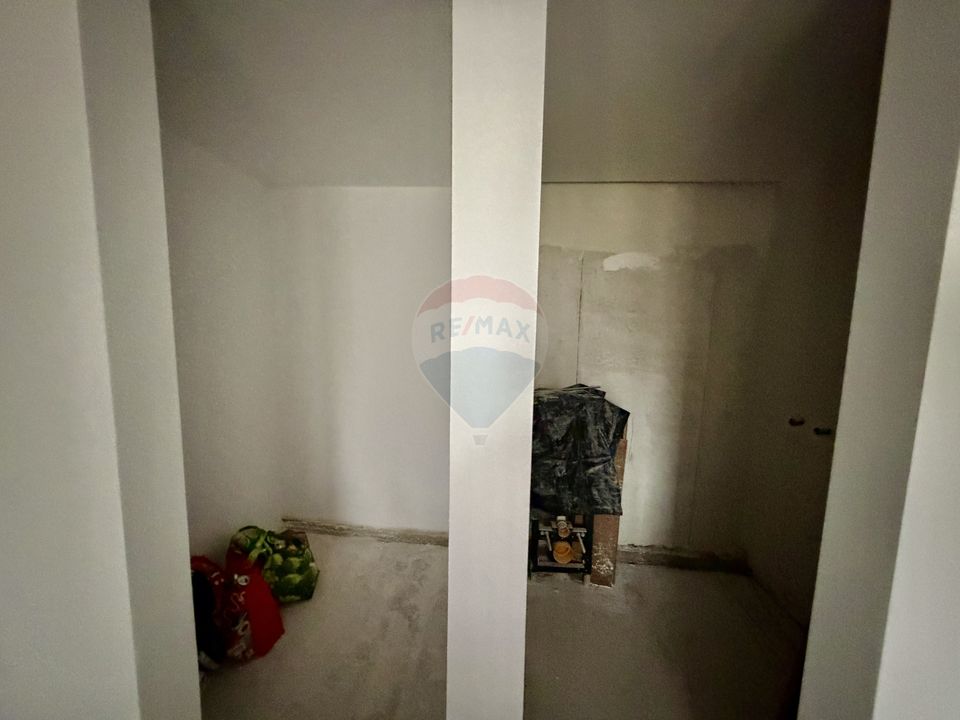 Casă cu 4 camere de vânzare