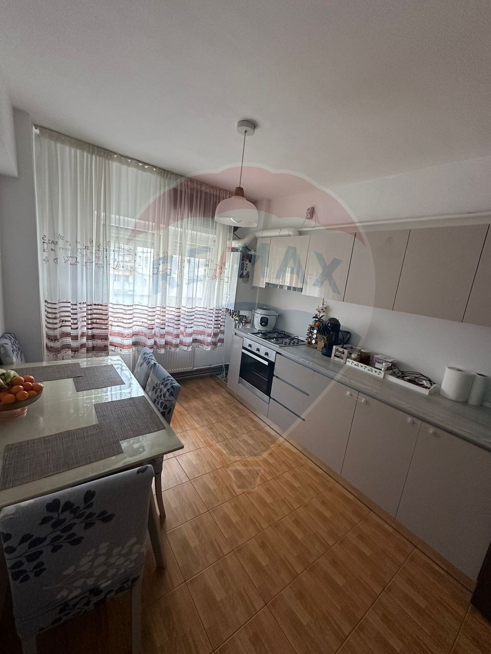 Apartament cu 2 camere de vânzare în zona Lapus Arges
