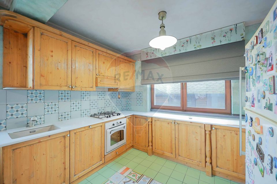 Casă 5 camere cu garaj, 230 mp utili, teren 503 mp, Nufărul, Oradea