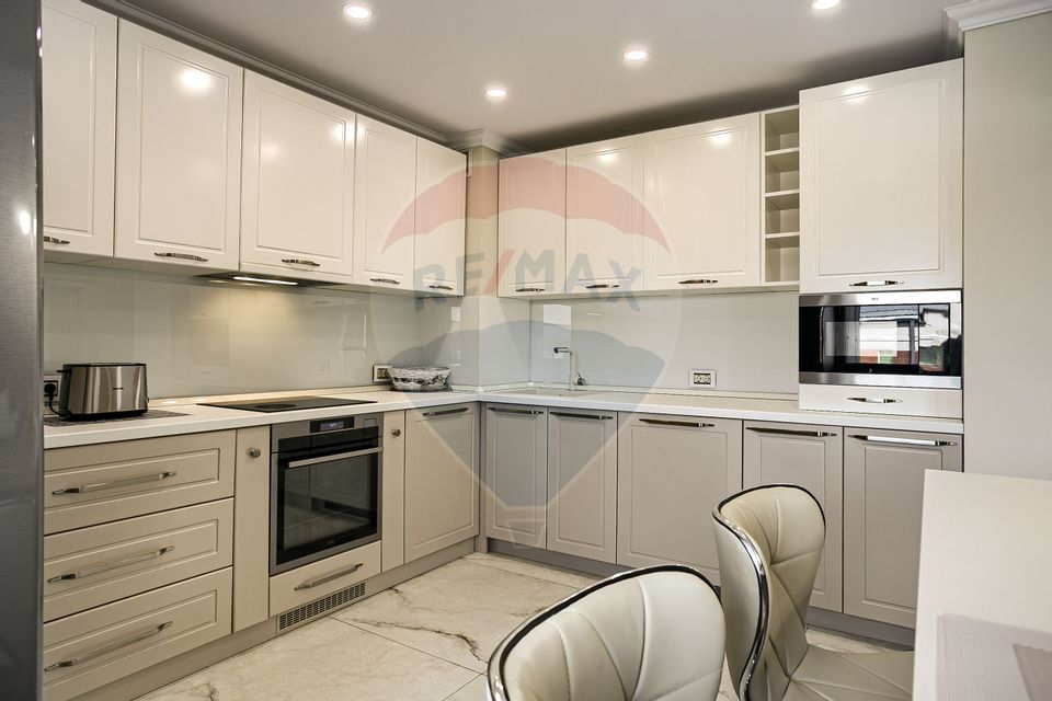 Apartament spectaculos de vanzare:  4 camere, 2 băi, zona Vlaicu