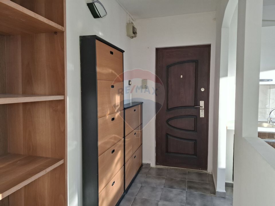 Apartament cu 2 camere de vânzare în zona Poetului