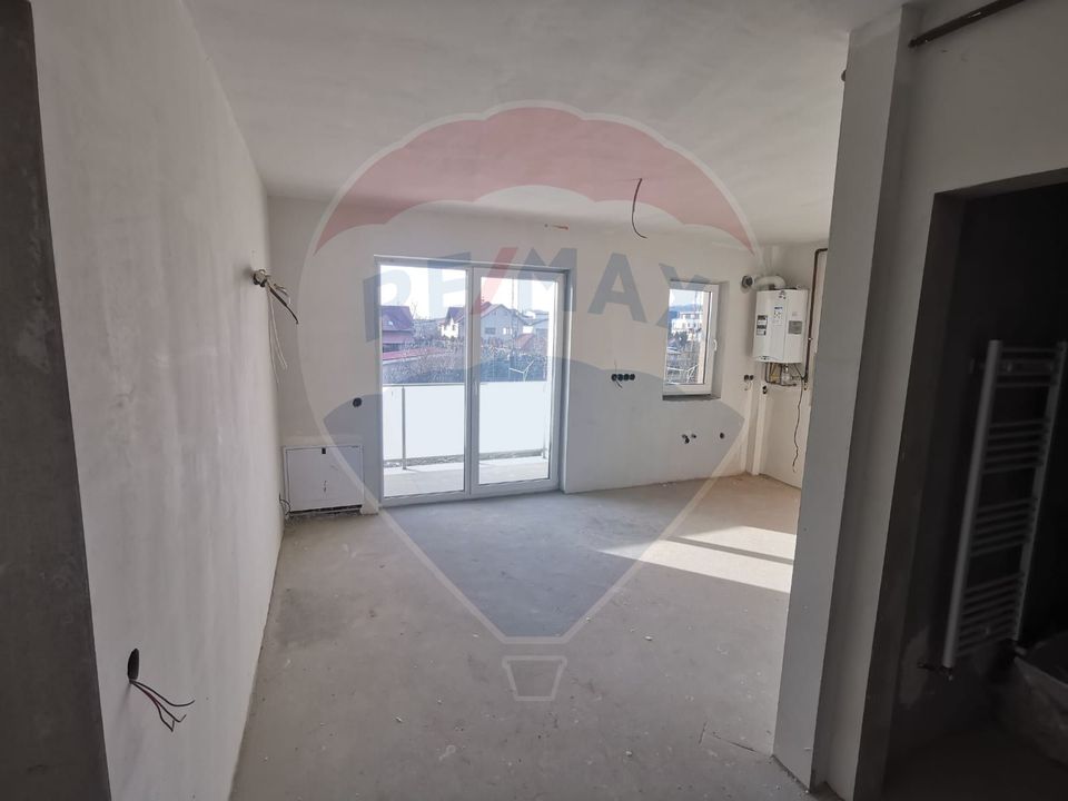 Apartament cu 2 camere și loc de parcare pe str. Lamaitei