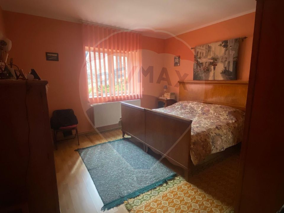 DE VANZARE Casă / Vilă cu 6 camere  Podul Dambovitei/ Arges