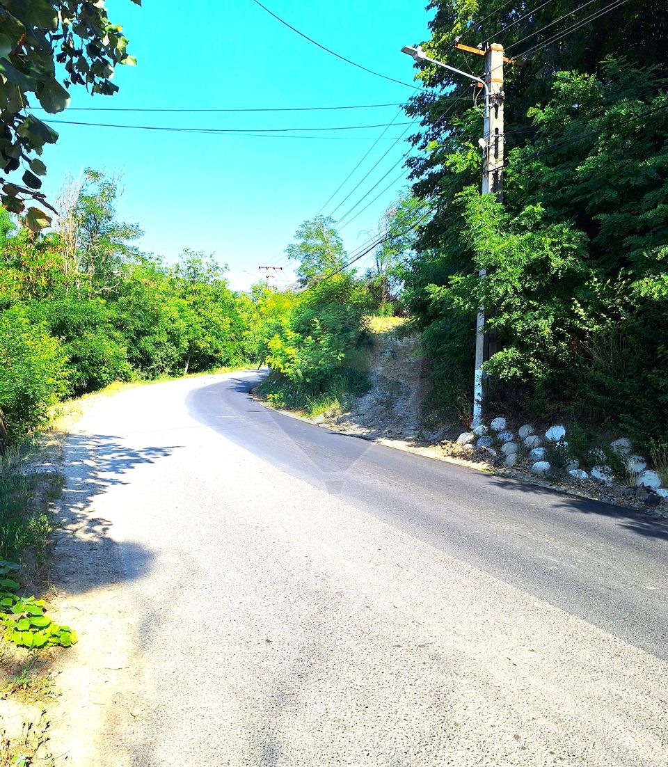 Casă / Vilă la gri aproape gata sa devina " acasa" !