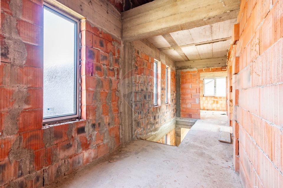 Casa / Vila la rosu in Chitila / Strada Rudeni - teren 264 mp