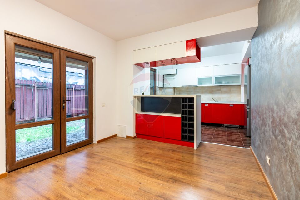 Apartament cu 4 camere si gradina proprie de vanzare/ str.  Amurgului