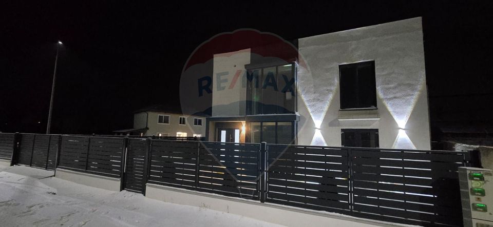 Casă / Vilă cu 5 camere de vânzare