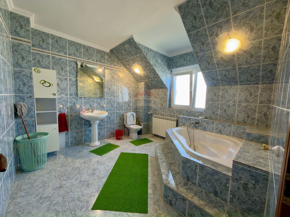 Casă / Vilă 8 camare cartier Beverly Hills Sanmartin