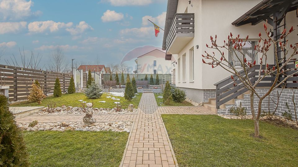 Comision zero, casa individuala + cabana A frame in Bod, la intrare