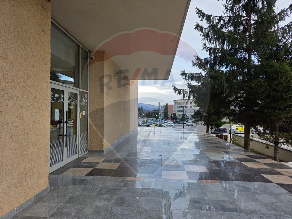 Spatiu comercial de inchiriat in zona centrala a mun Onesti