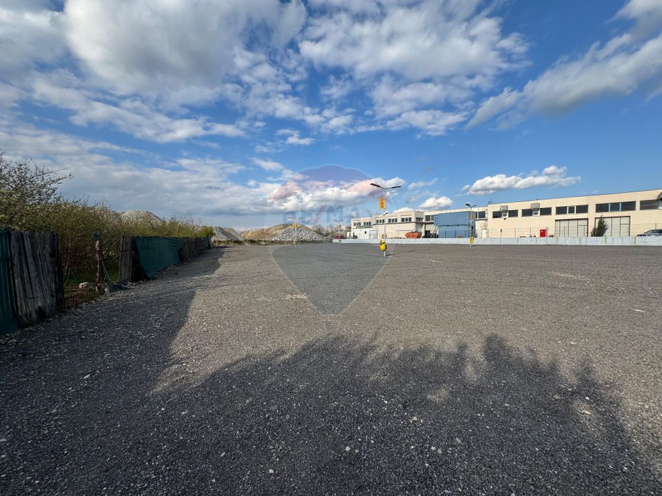 Presentation of Land for Sale – Mixed Area of Housing and Services