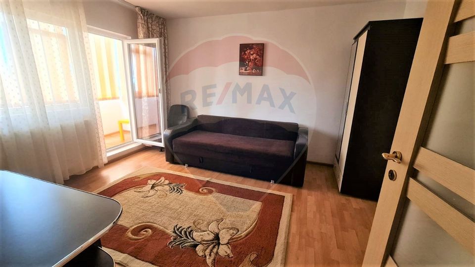 Garsoniera de inchiriat, strada Garii, etajul 3/4