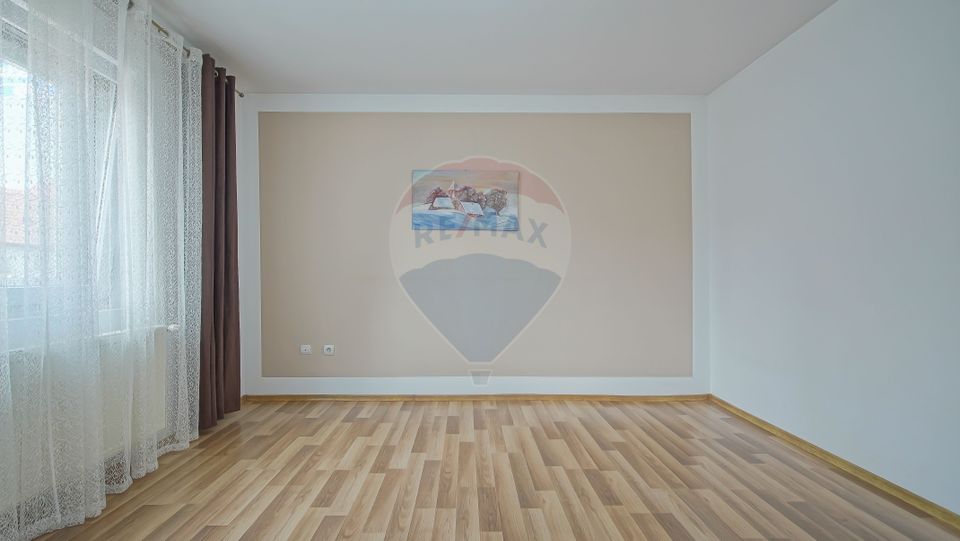8 room House / Villa for sale, Aurel Vlaicu area