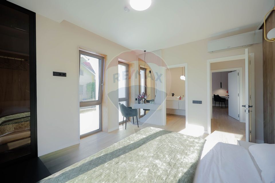 De vânzare Vilă cu 8 camere în Sânmartin, 290 mp util, teren 1100 mp