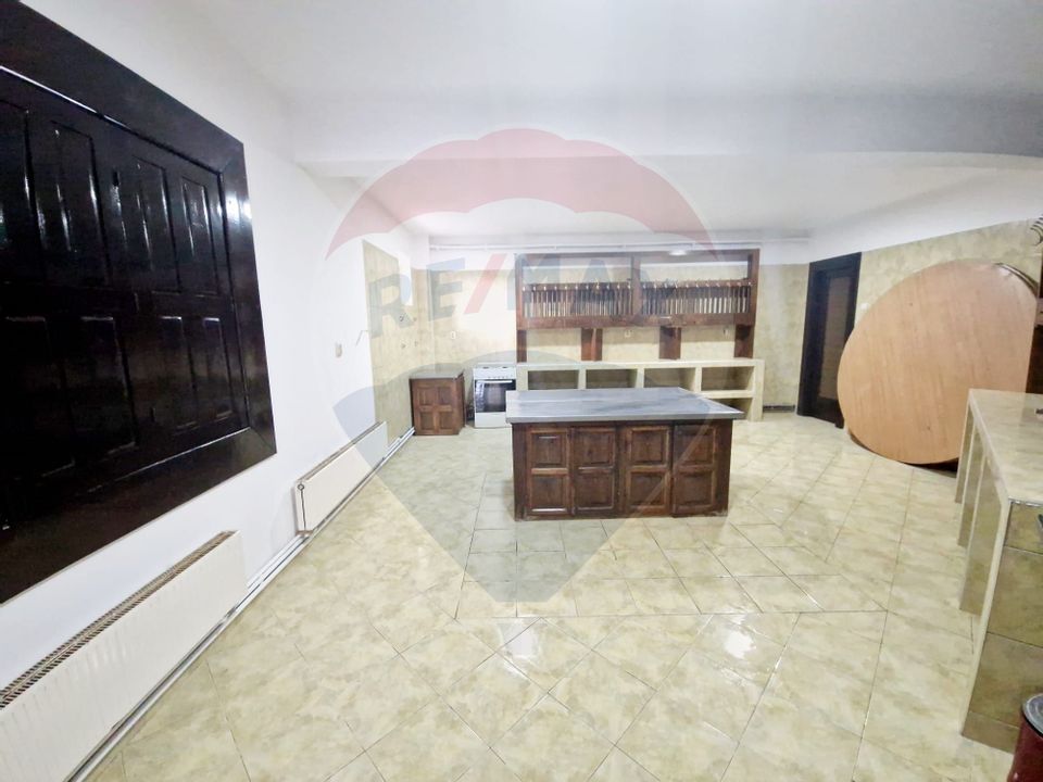 Pensiune Eselnita / 16 camere / Teren - 1448 mp / Ponton