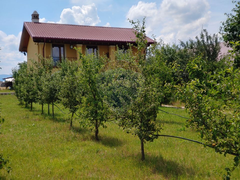 Casă / Vilă de lux cu 5 camere de vânzare în Vadu Moldovei, Suceava