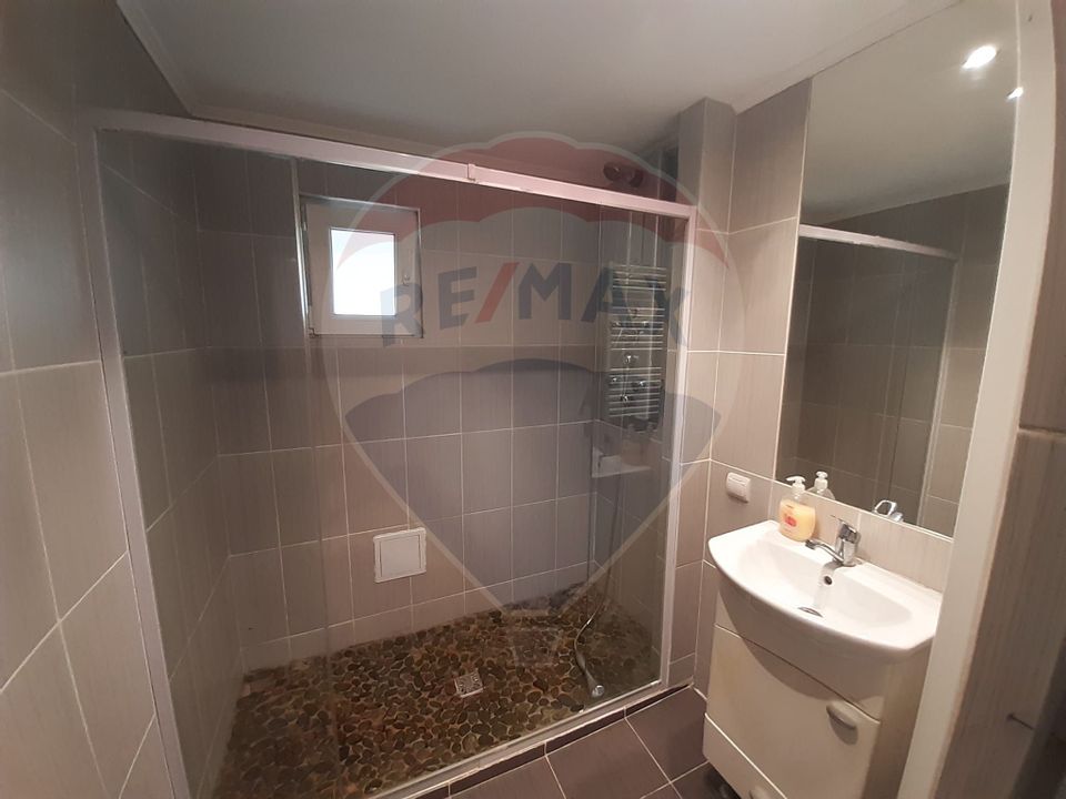 Casă / Vilă cu 7 camere de vânzare în zona Bran-Tohanita