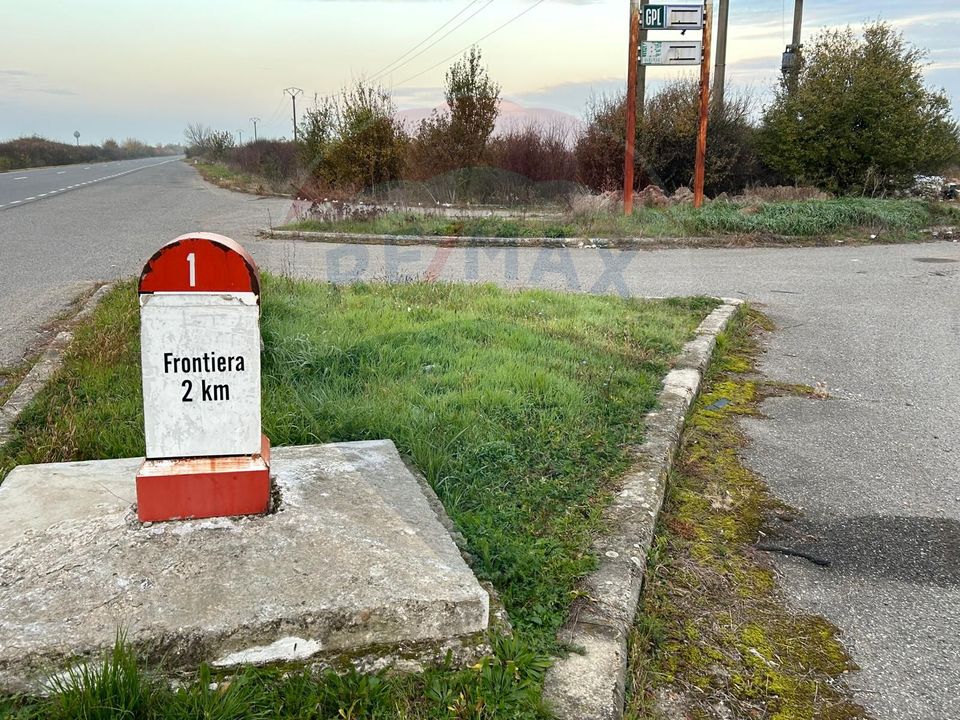 Teren Intravilan  20000 mp. plus cladire statie Peco