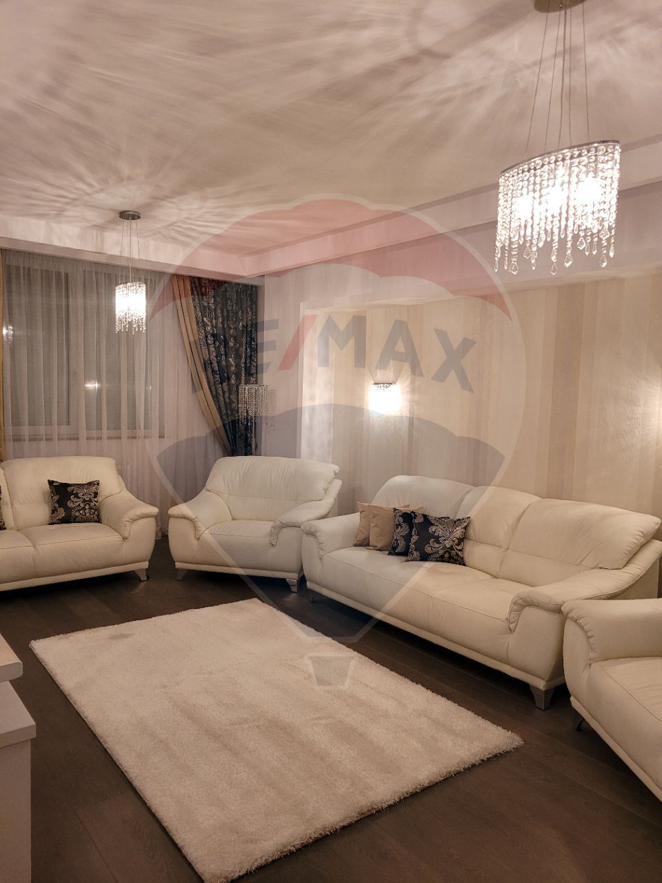 Apartament luxos cu 2 camere de închiriat în zona Polivalenta
