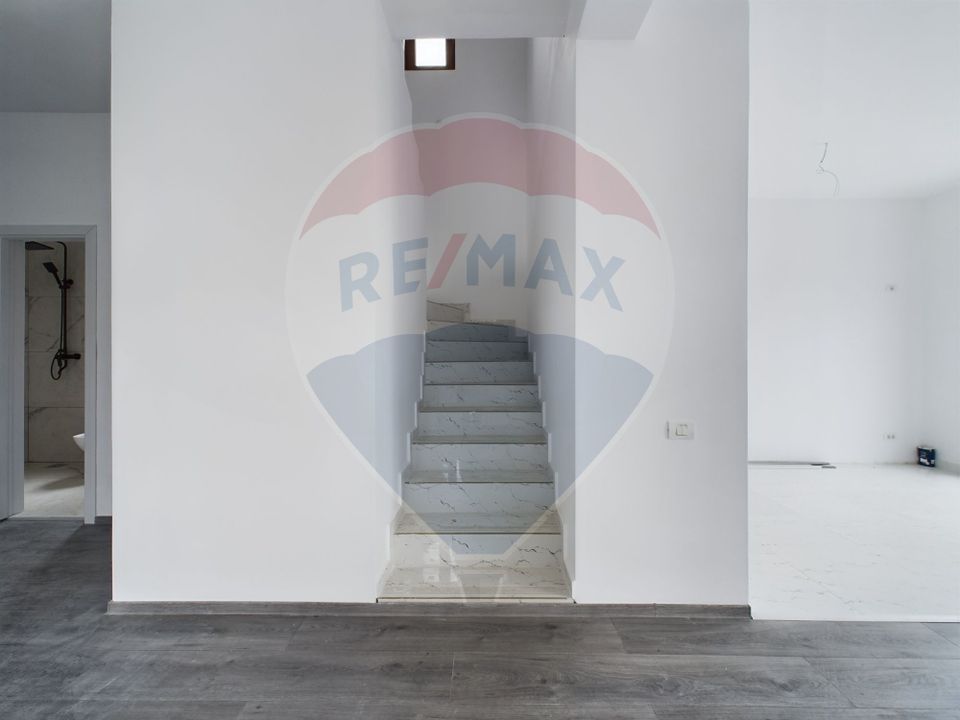 5 room House / Villa for sale