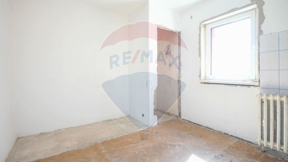 Apartament cu 2 camere de vanzare de renovat,  Bartolomeu