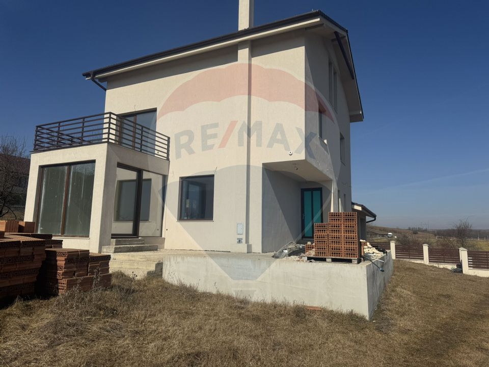 5 room House / Villa for sale