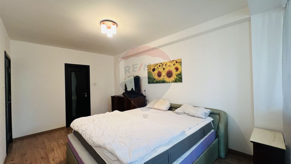 Apartament cu 3 camere de închiriat în zona ultracentralǎ