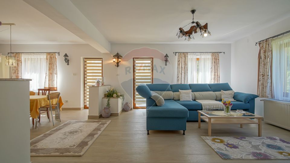 Vilă în zona Glăjărie, 10 camere, Sp + E + M, teren 2789 mp