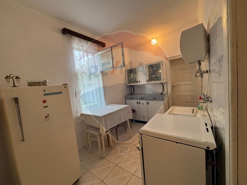 Casă / Vilă cu 5 camere de vânzare în Aleșd zona Ultracentral