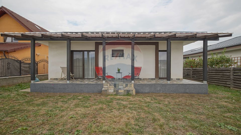 Vilă modernă, cu garaj, panouri și pompă de căldură, Cristian